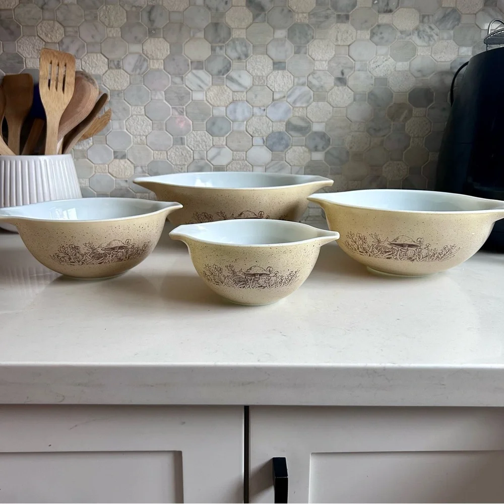 Vintage Pyrex Nesting Bowls Forest Fancies Mushroom Complete set of 4 - Picture 2 of 8